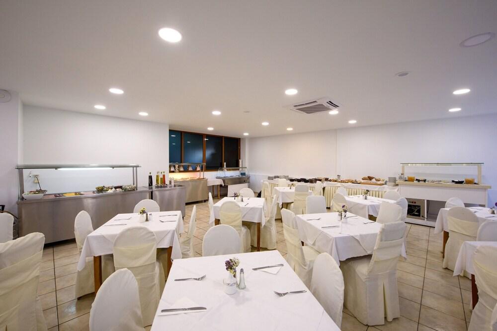 Amalia Hotel (Adults Only) Дасия Екстериор снимка